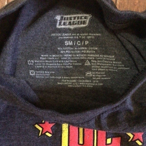 JUSTICE League Shirt - Picture 3 of 3